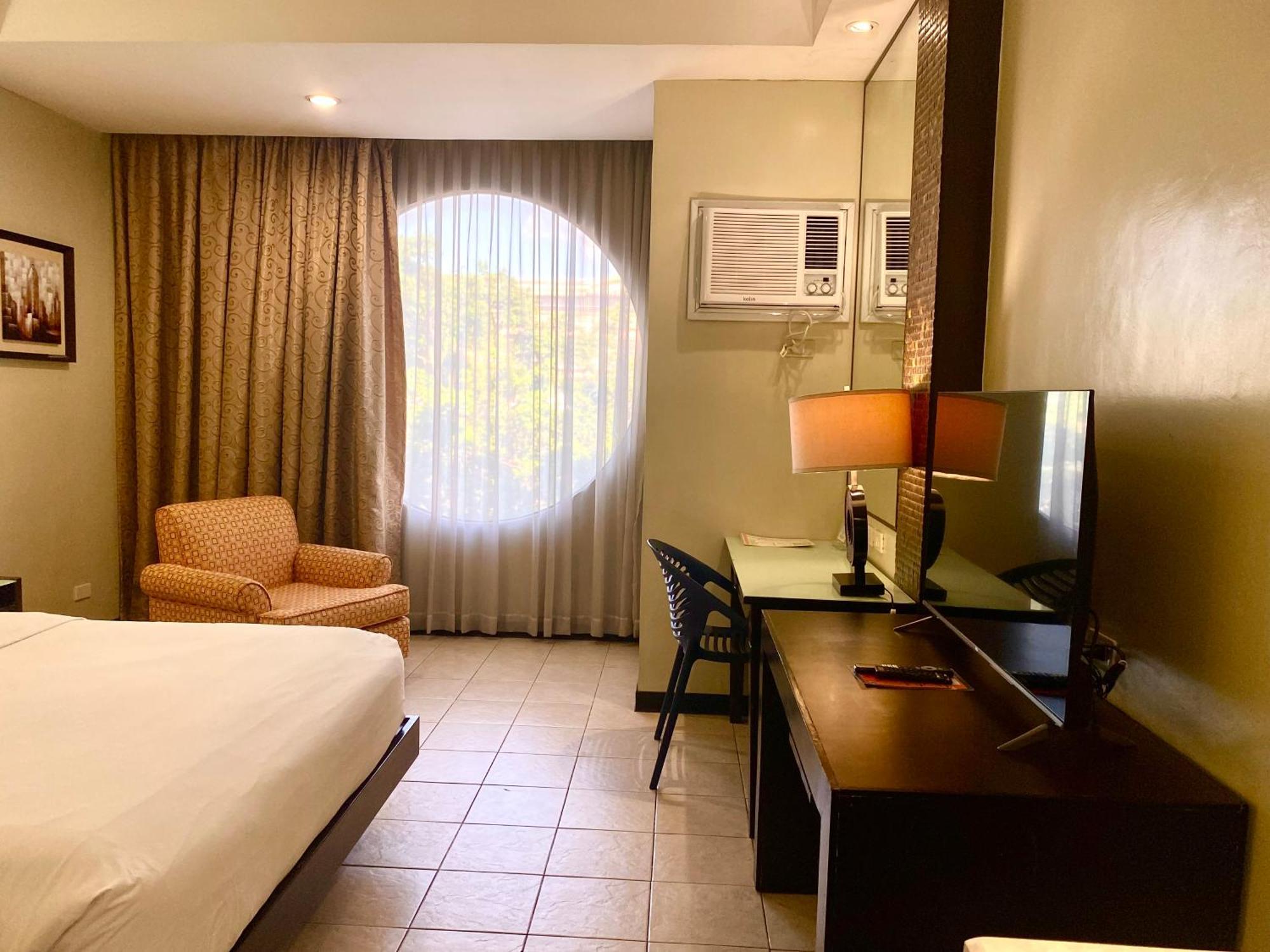Circle Inn Hotel And Suites Bacolod Eksteriør bilde
