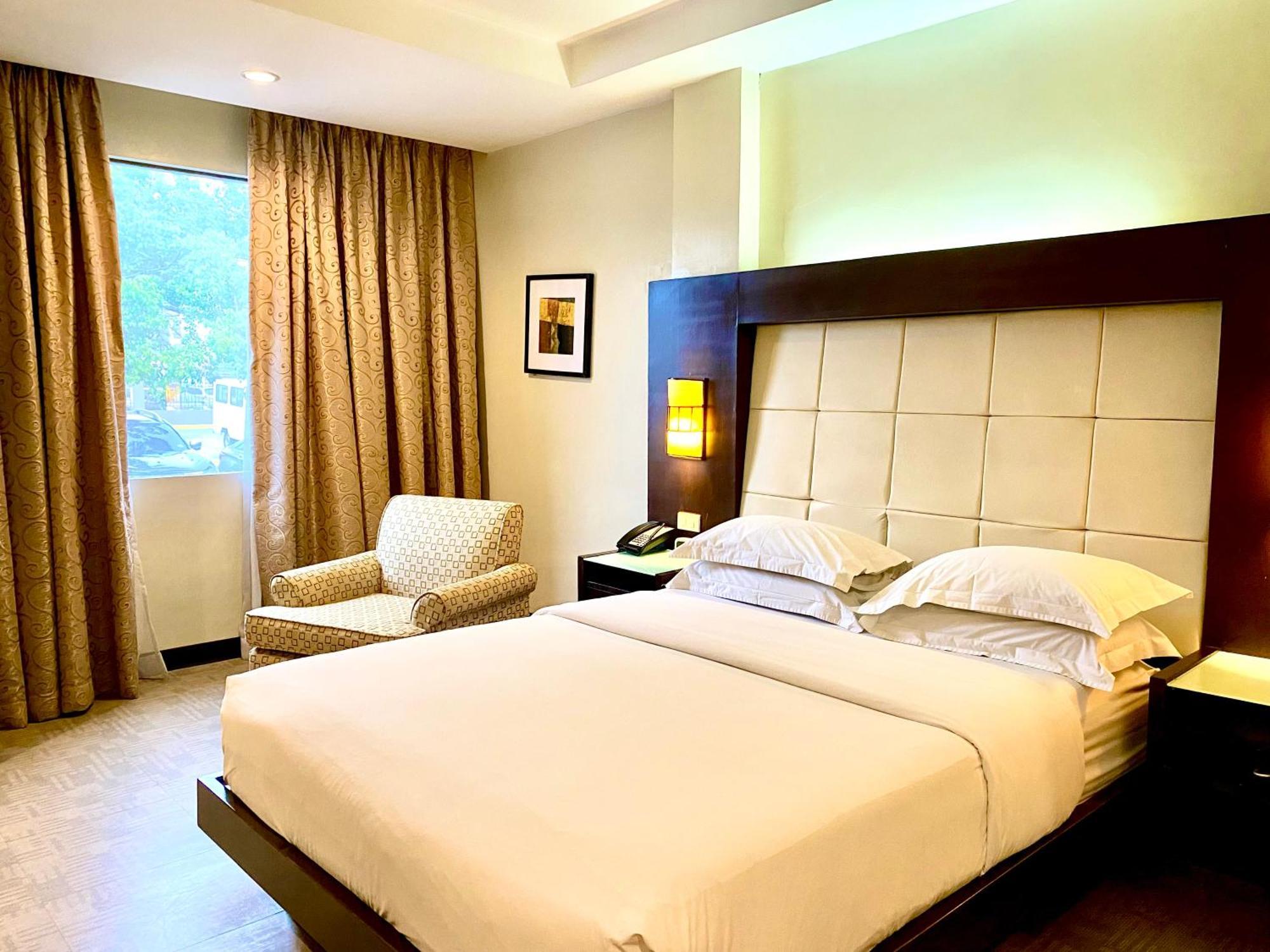 Circle Inn Hotel And Suites Bacolod Eksteriør bilde