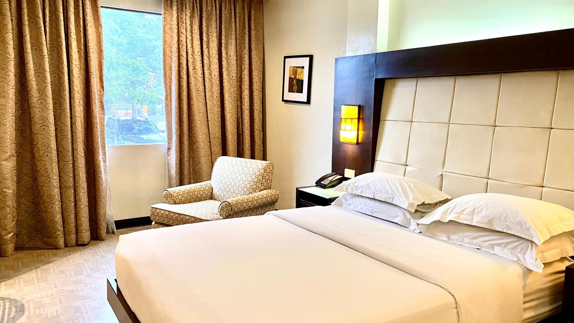 Circle Inn Hotel And Suites Bacolod Eksteriør bilde